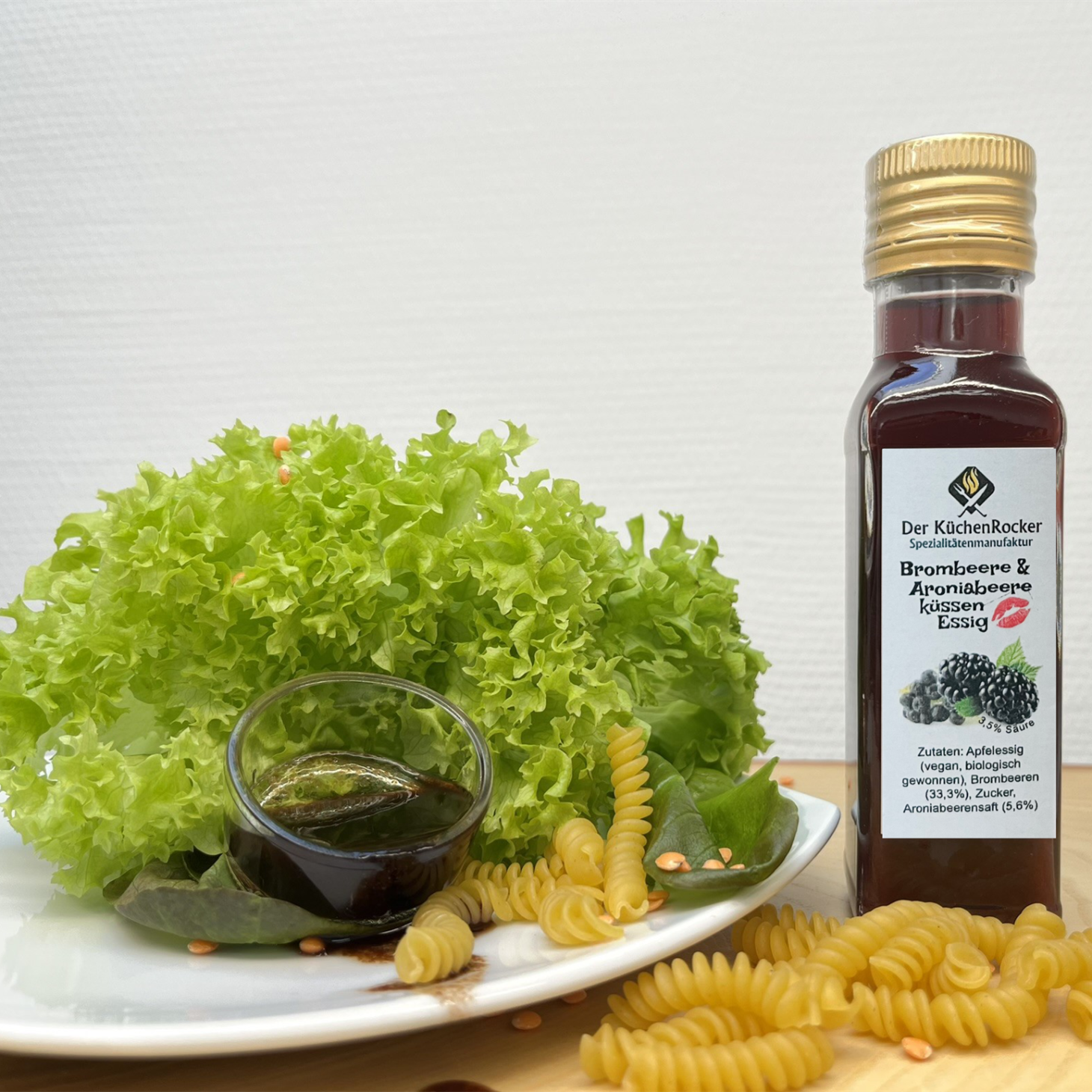 Brombeere und Aroniabeere Essig_kleine Flasche