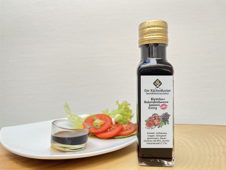Kirsche und Holunderbeere küssen Essig_kleine Flasche